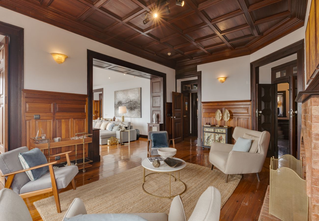 Villa in Cascais - Seafront Manor