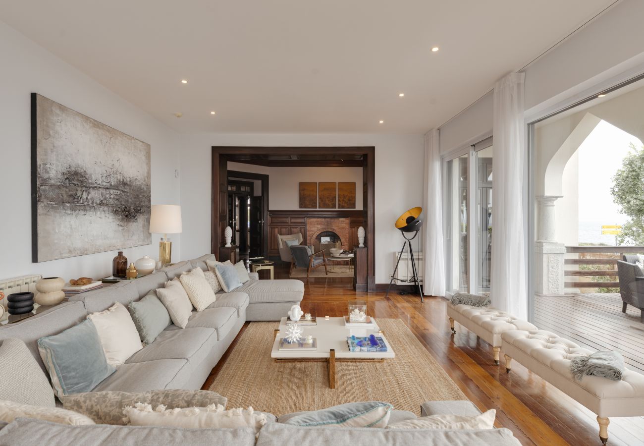 Villa in Cascais - Seafront Manor