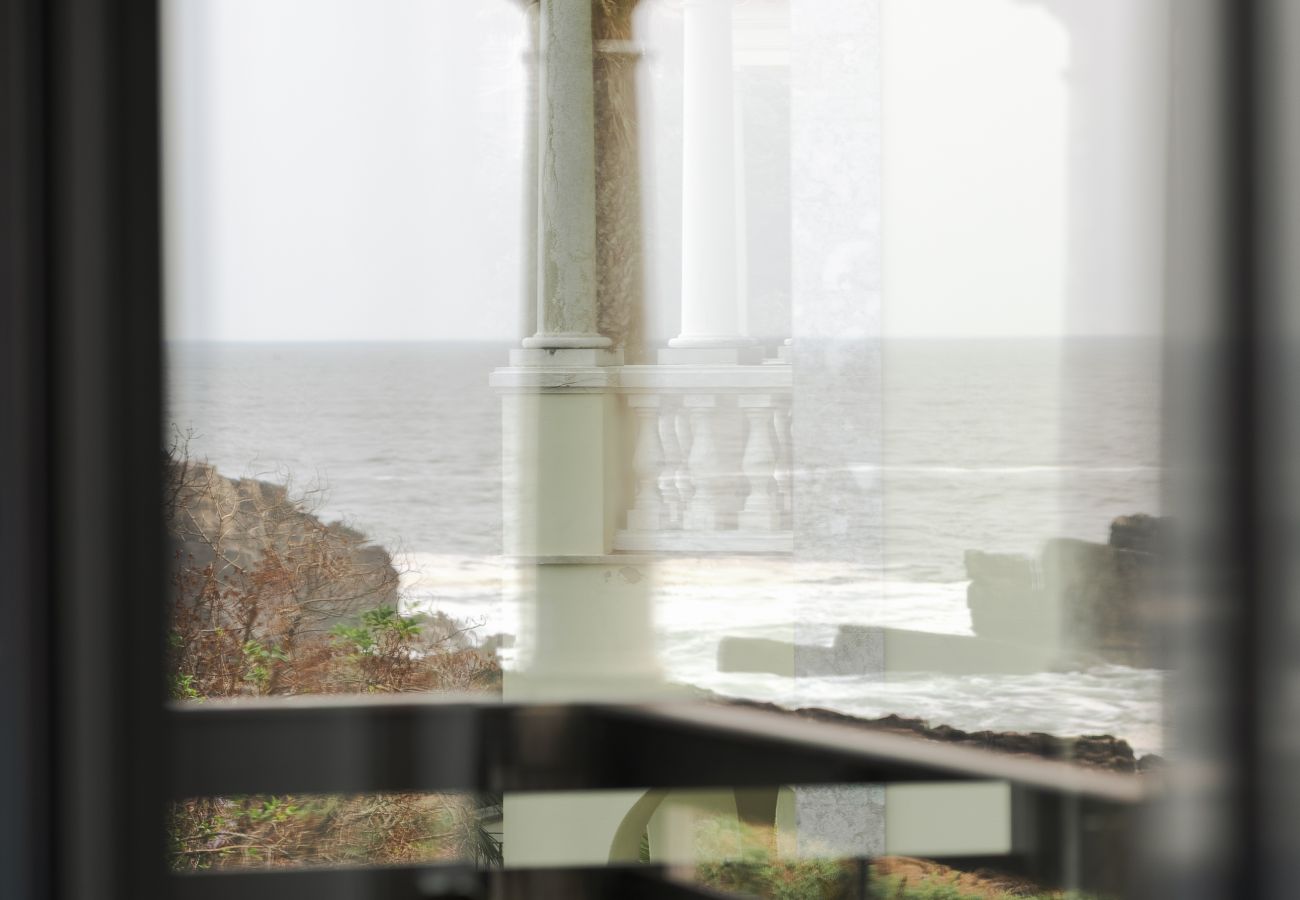Villa in Cascais - Seafront Manor