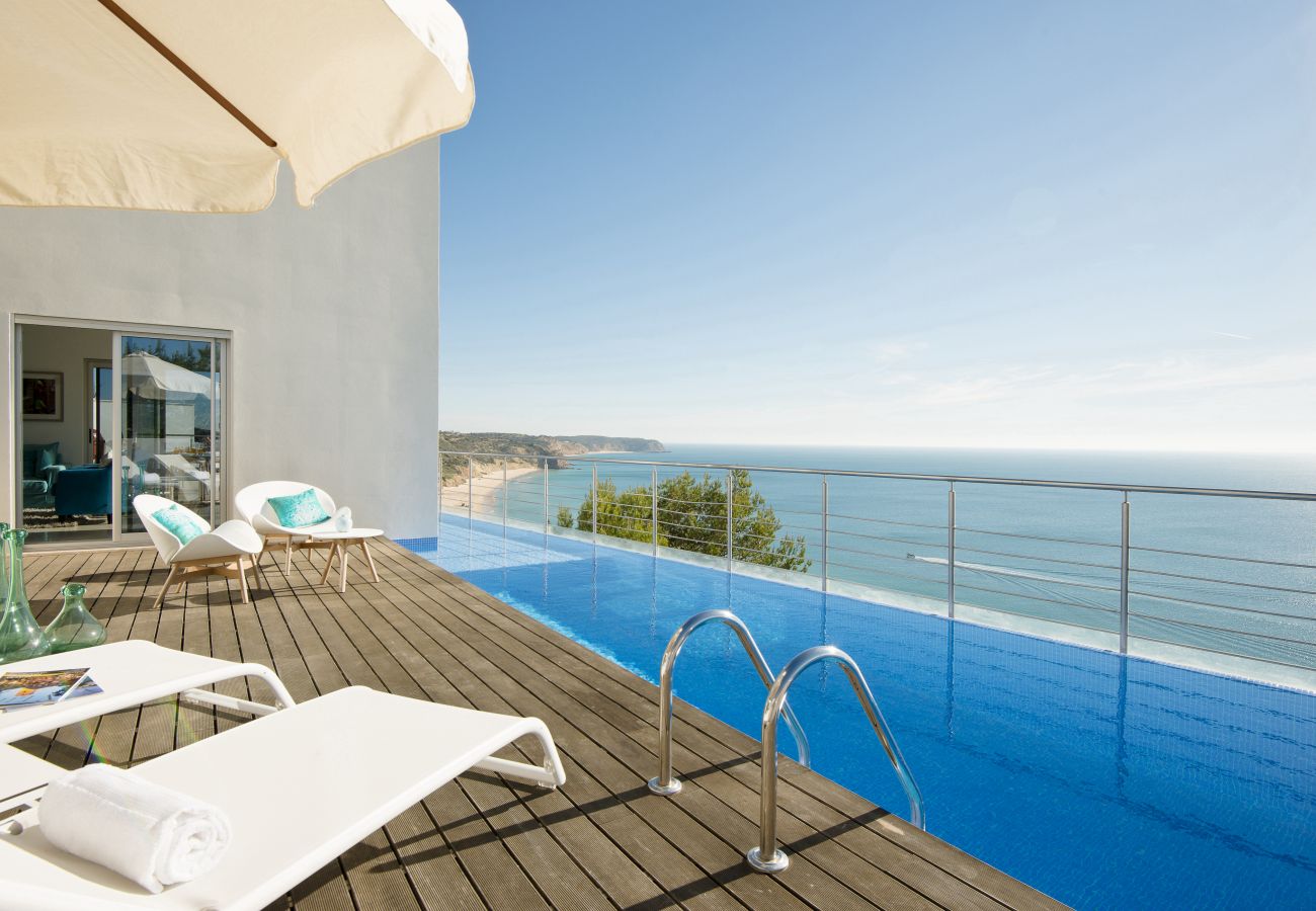 Villa in Praia da Salema - The Corner Hill Villa