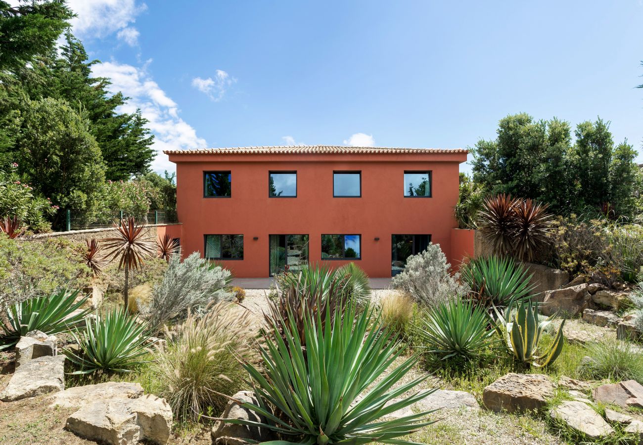 Villa in Cascais - Garden Seaside Villa