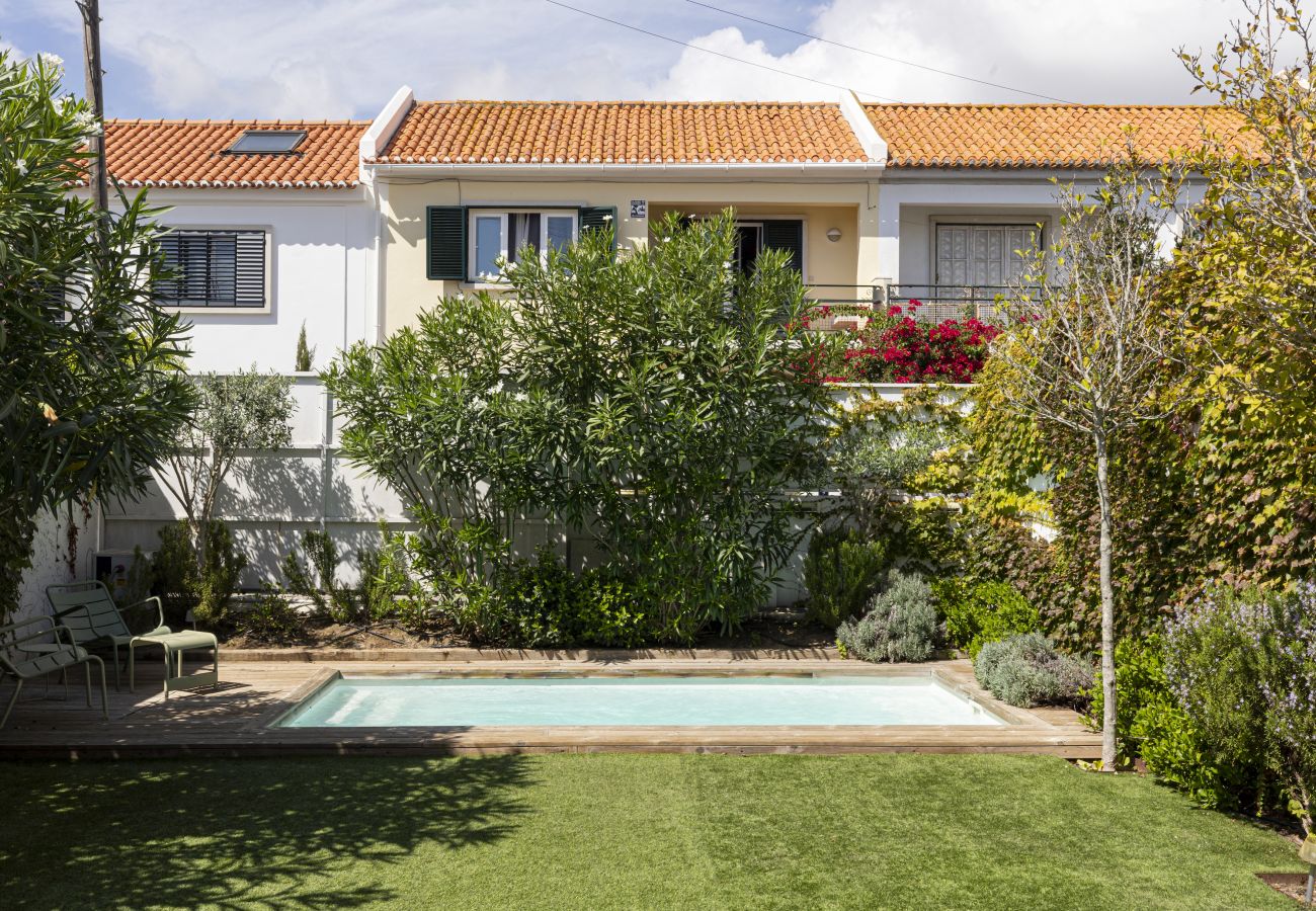 Townhouse in Lisbon - Contemporary Restelo Pool Haven