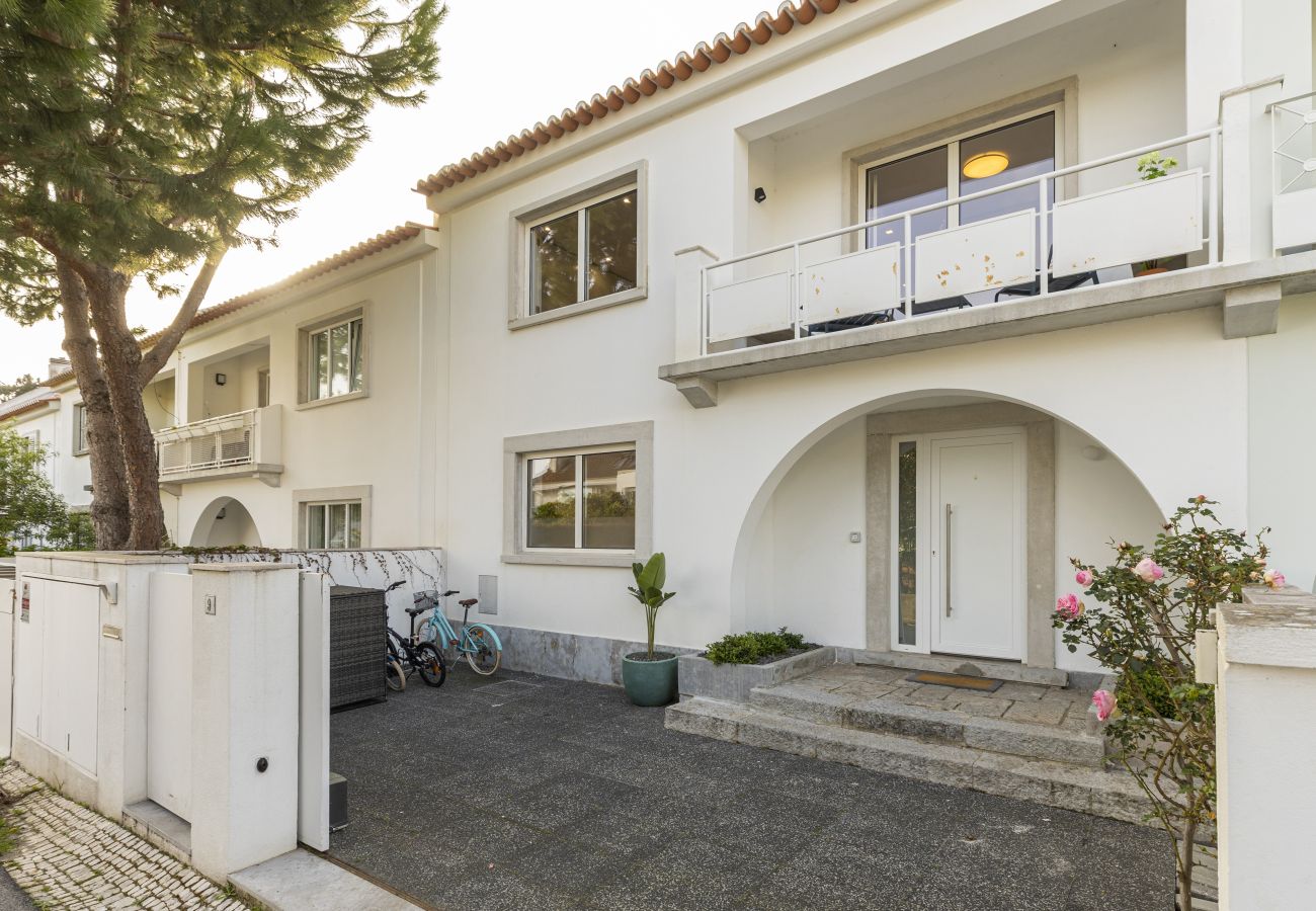 Townhouse in Lisbon - Contemporary Restelo Pool Haven