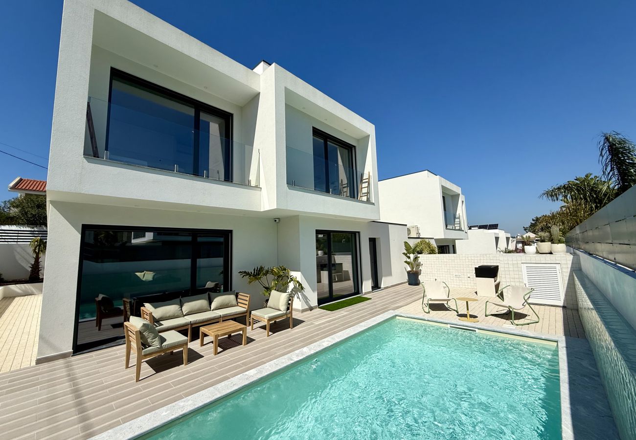 Villa in Aroeira - Beach Caparica Hideaway