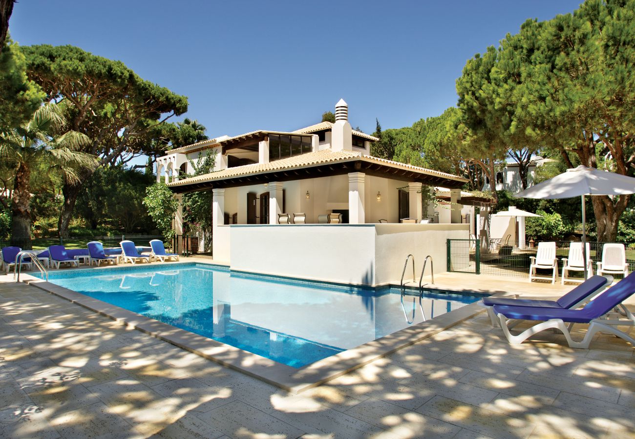 Villa in Albufeira - Algarve Pine Retreat
