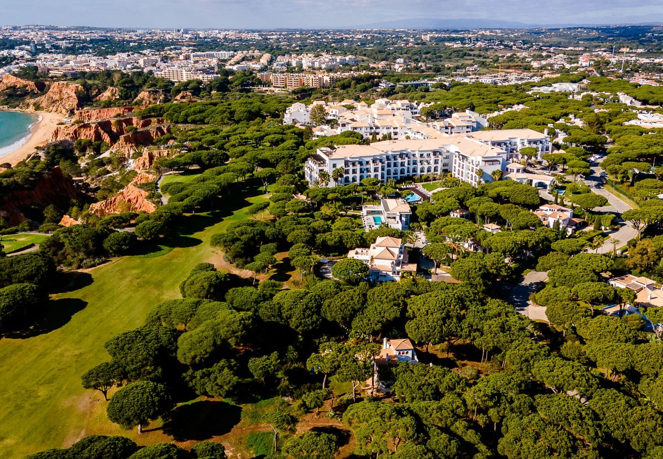 Villa in Albufeira - Algarve Pine Retreat