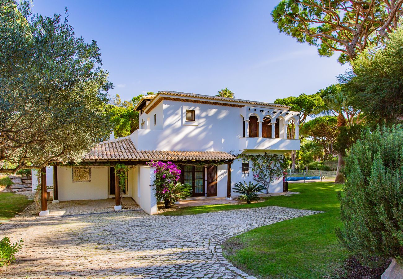 Villa in Albufeira - Algarve Pine Retreat