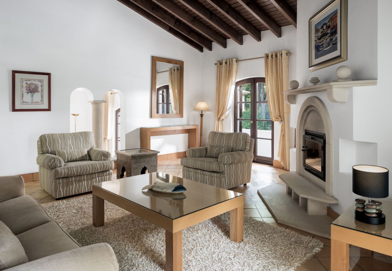 Villa in Albufeira - Algarve Pine Retreat