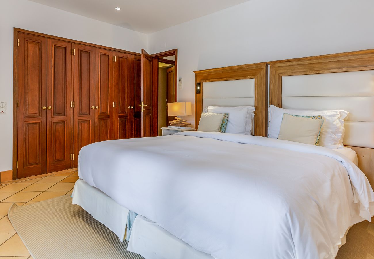 Villa in Albufeira - Algarve Pine Retreat