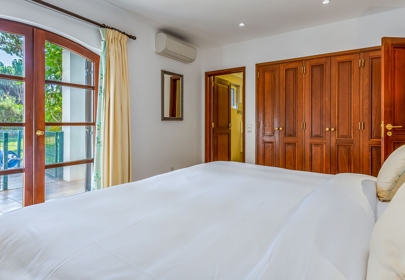 Villa in Albufeira - Algarve Pine Retreat