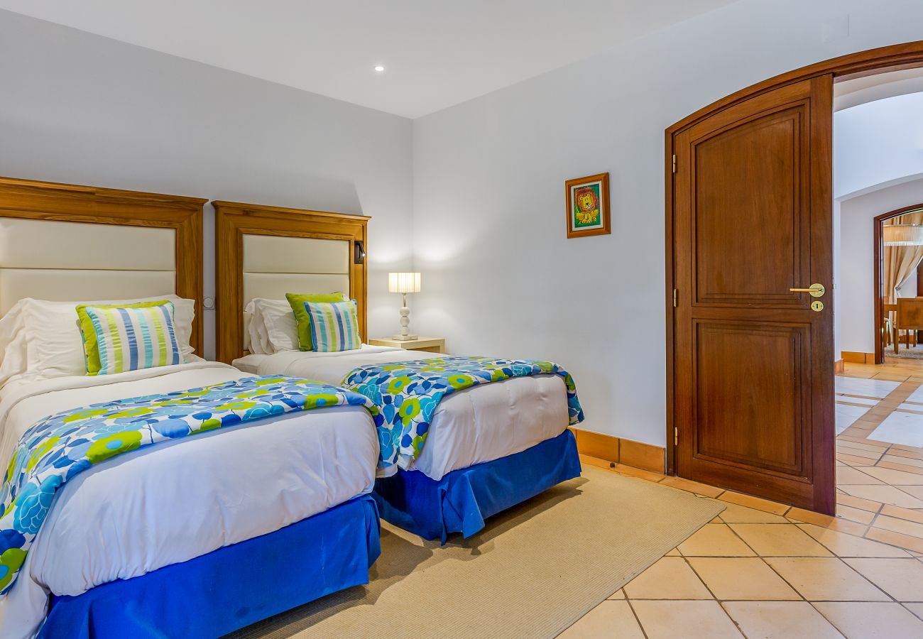 Villa in Albufeira - Algarve Pine Retreat