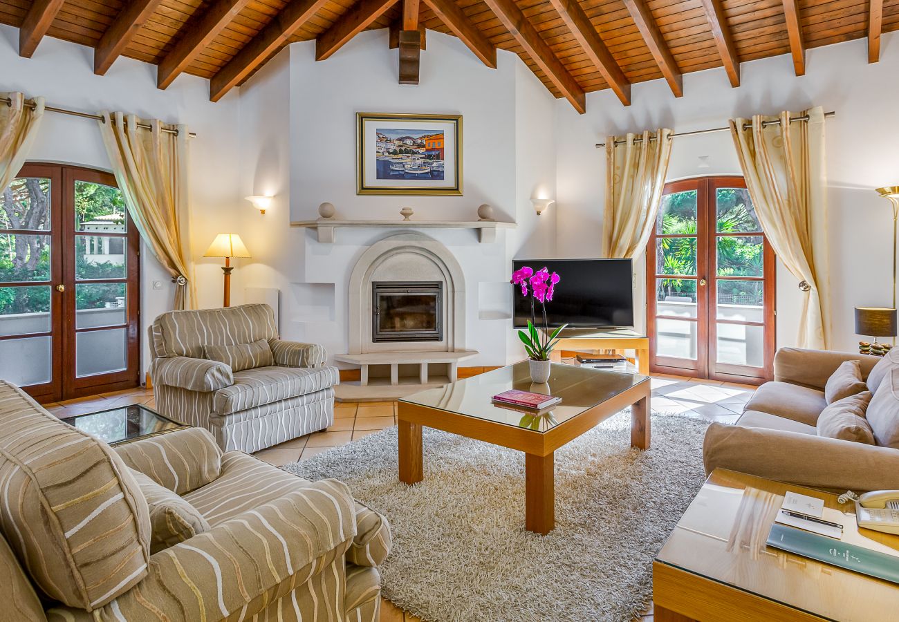 Villa in Albufeira - Algarve Pine Retreat
