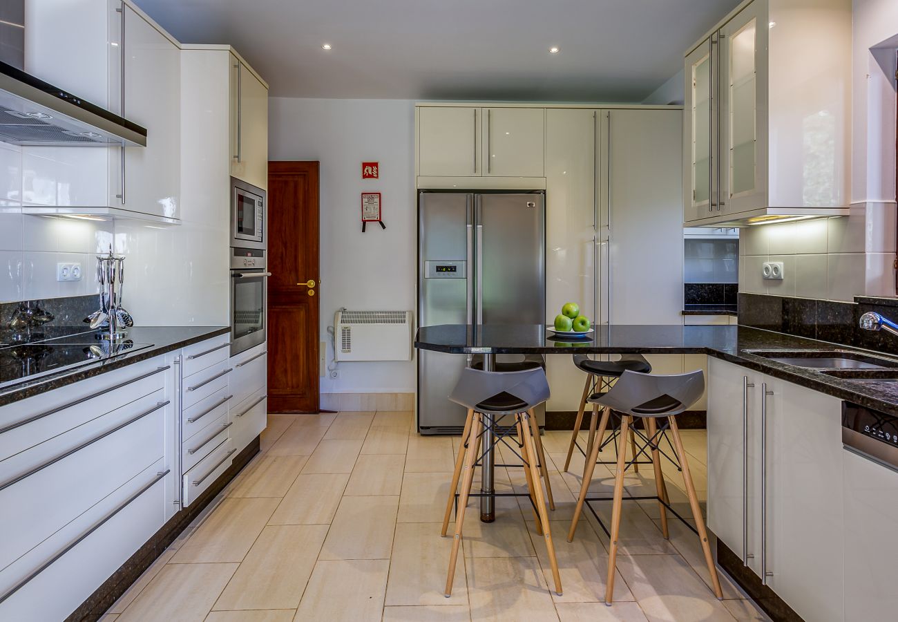 Villa in Albufeira - Algarve Pine Retreat