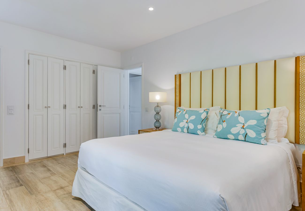 Villa in Albufeira - Algarve Cliffside Escape
