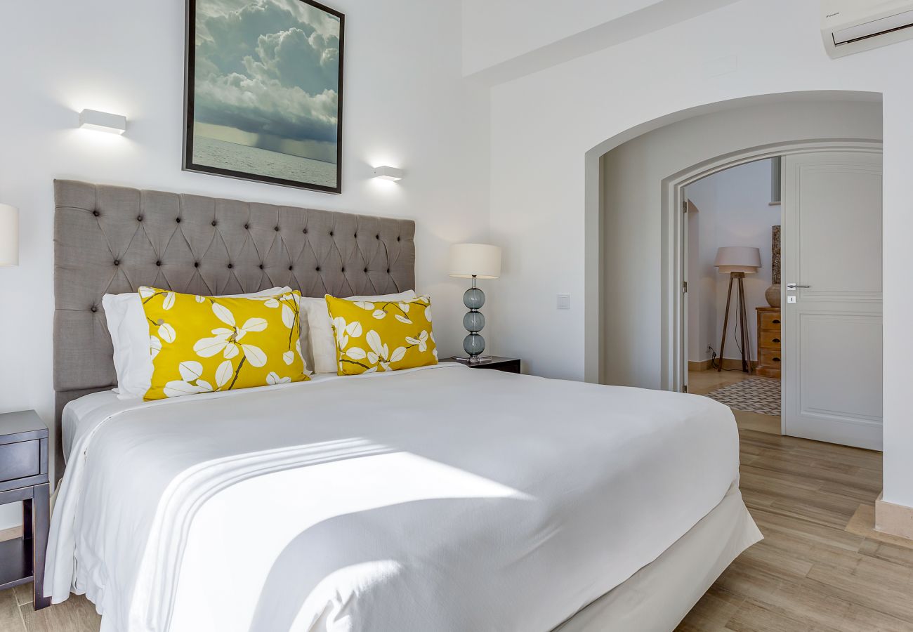 Villa in Albufeira - Algarve Cliffside Escape