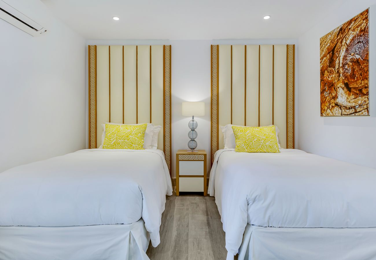 Villa in Albufeira - Algarve Cliffside Escape