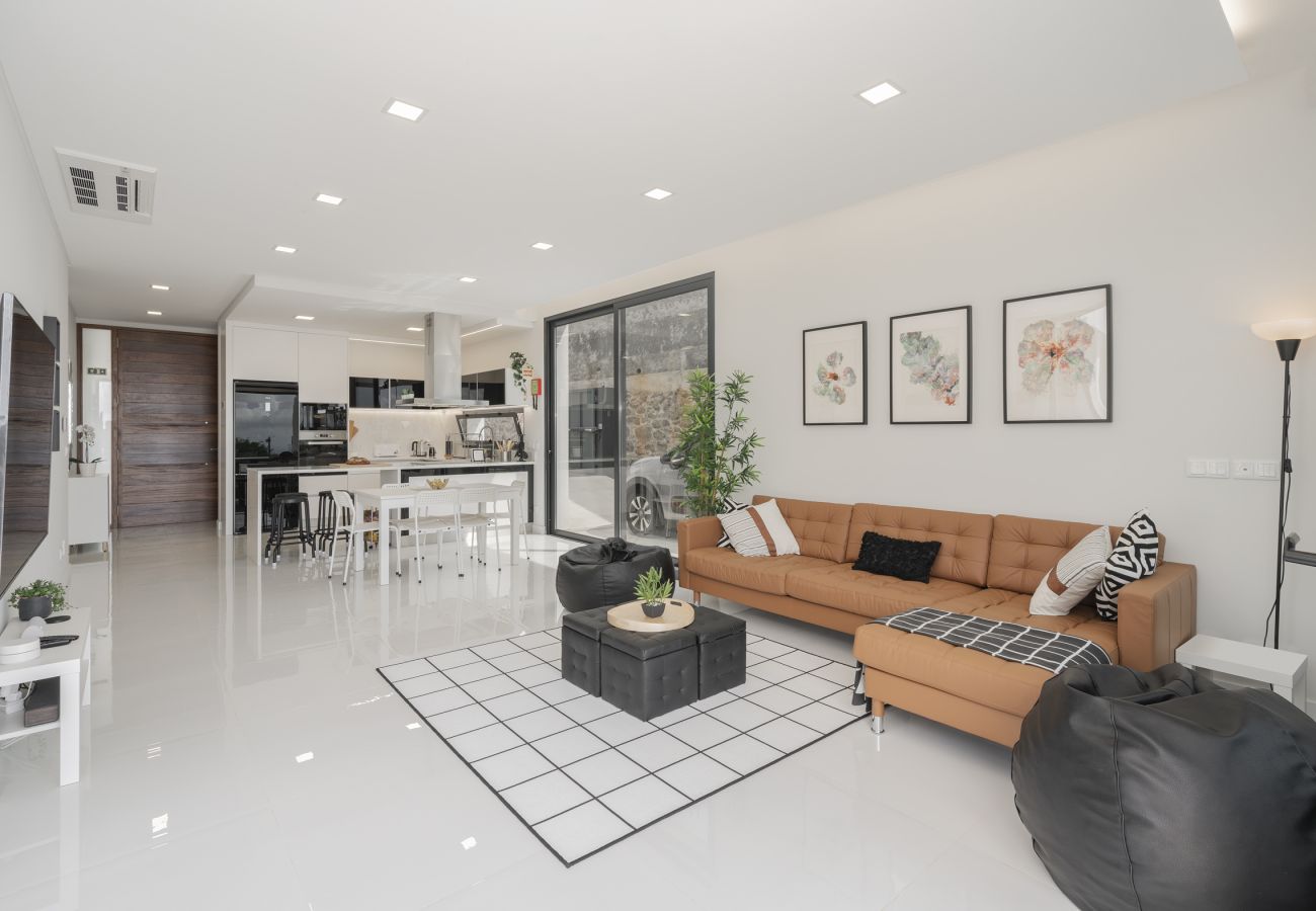 House in Calheta - Lotus Horizon