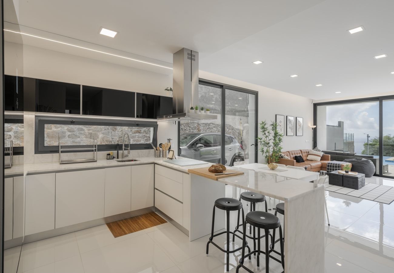 House in Calheta - Lotus Horizon