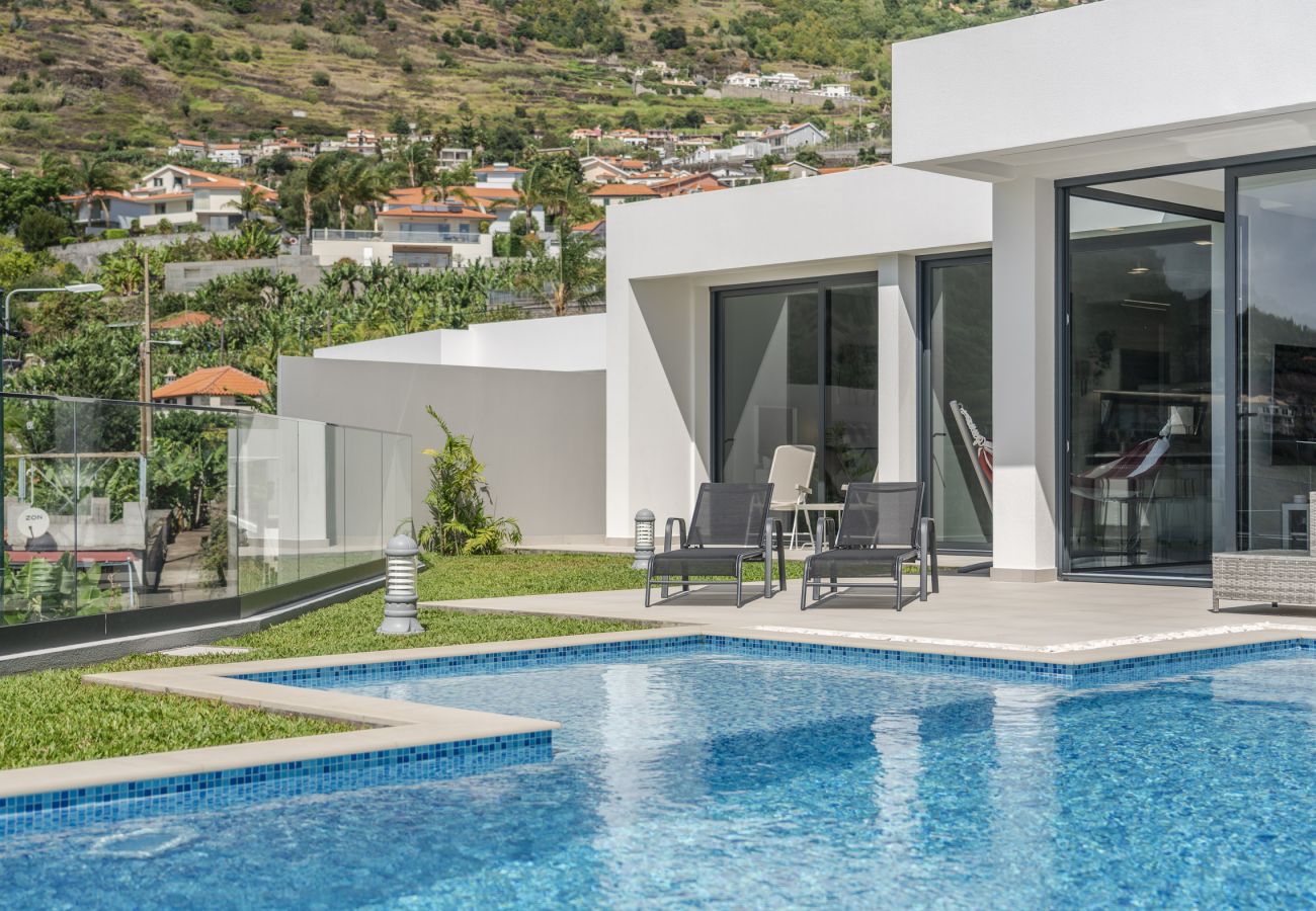 House in Calheta - Lotus Horizon