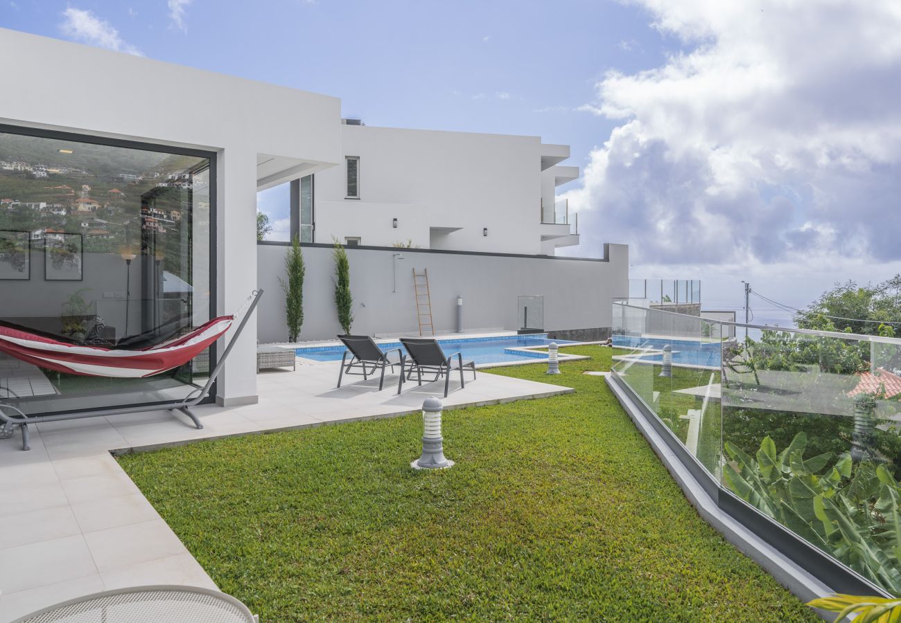 House in Calheta - Lotus Horizon