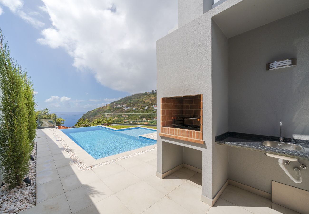 House in Calheta - Lotus Horizon