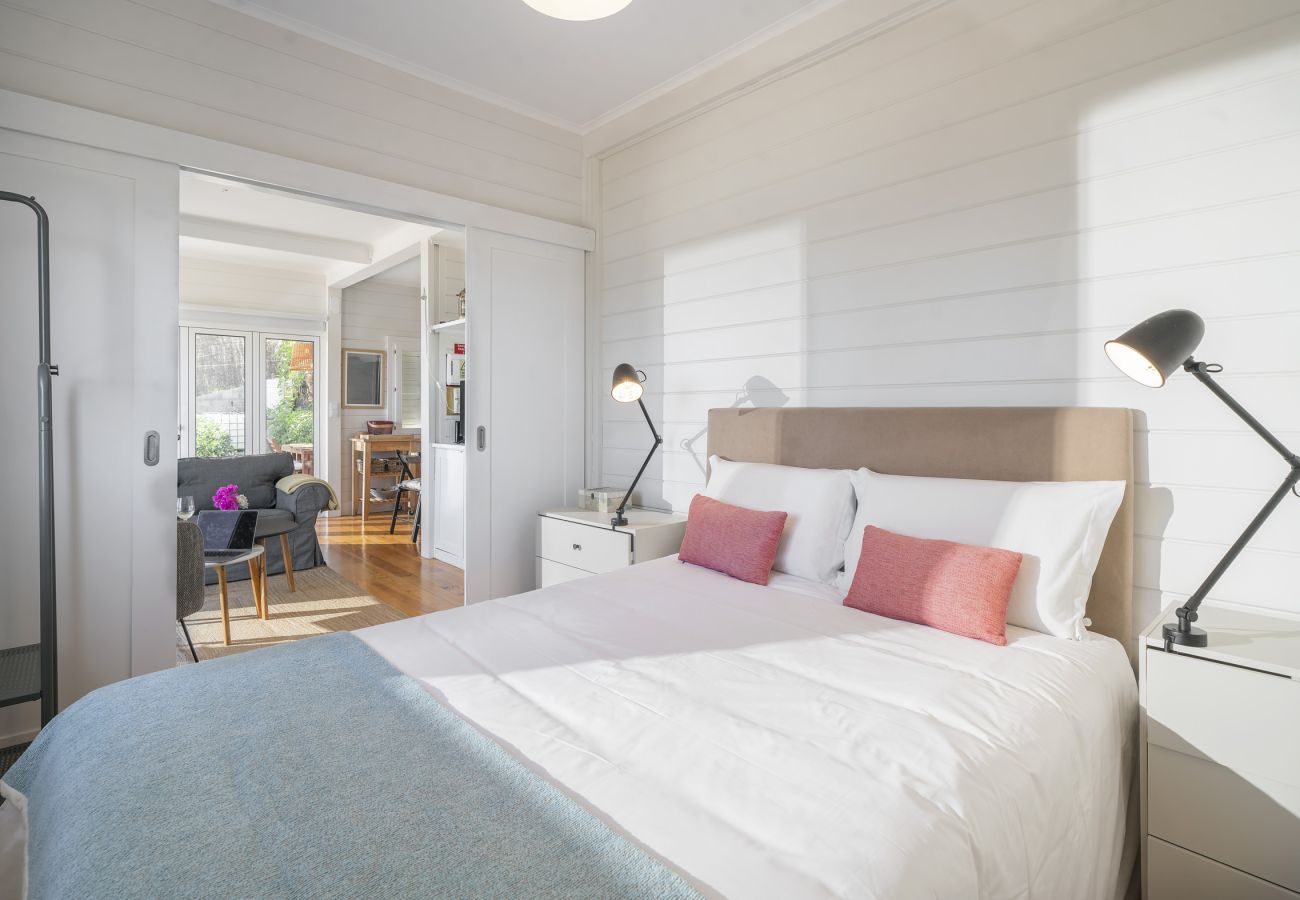 Cabin in São Jorge - The Driftwood Retreat