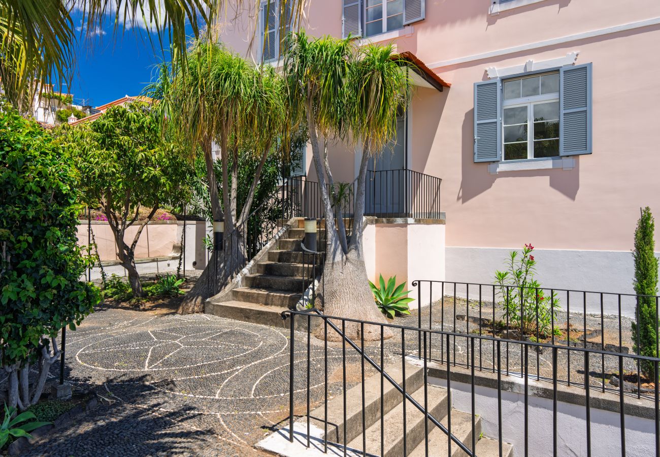 Villa in Funchal - Rosemount House