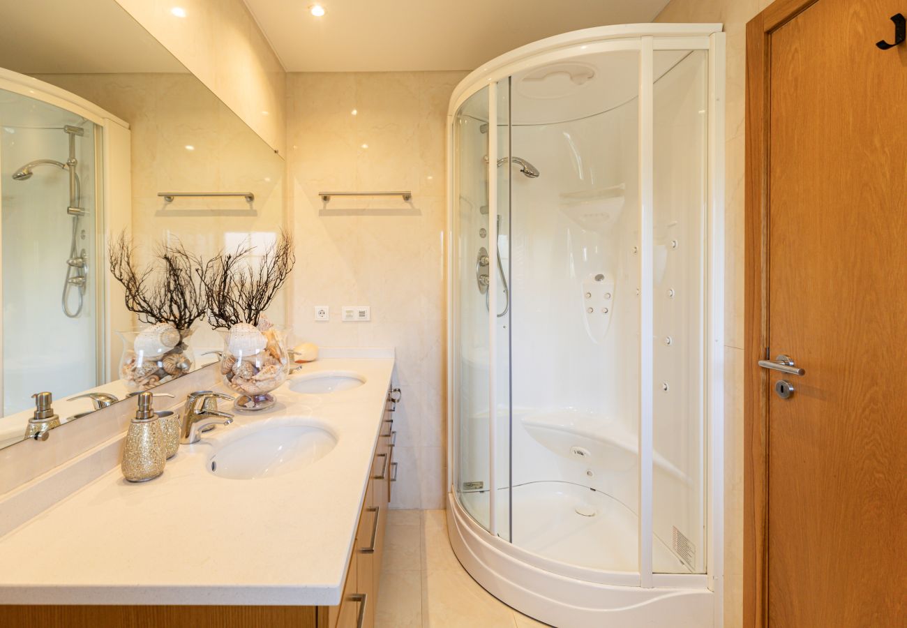 Villa in Sintra - Beloura Poolside Family Apartment