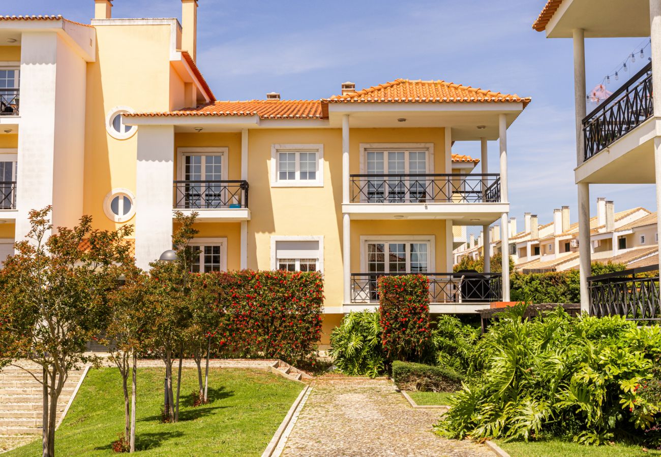 Villa in Sintra - Beloura Poolside Family Apartment