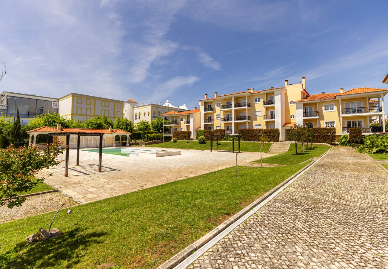 Villa in Sintra - Beloura Poolside Family Apartment