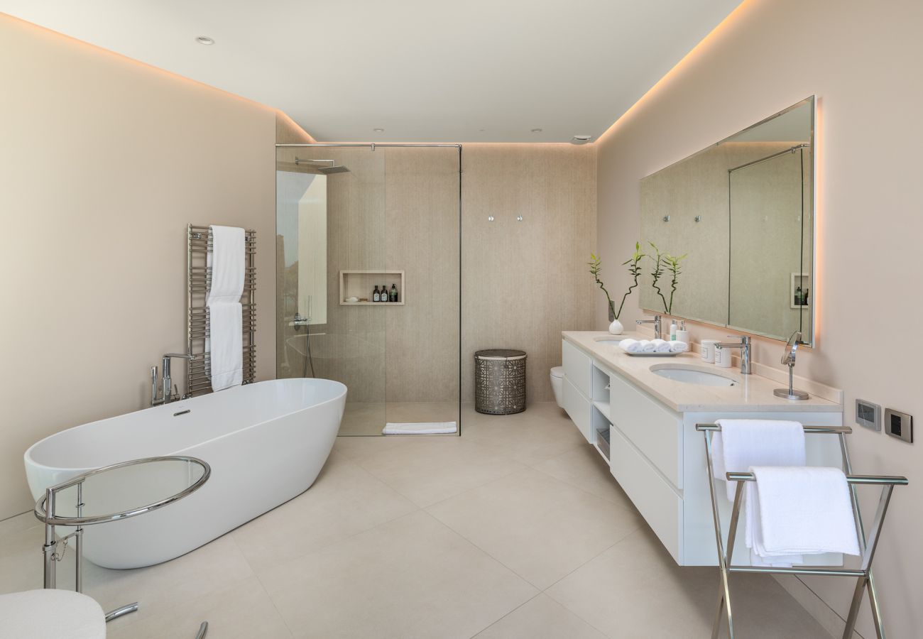 Villa in Almancil - Contemporary Skyline Villa