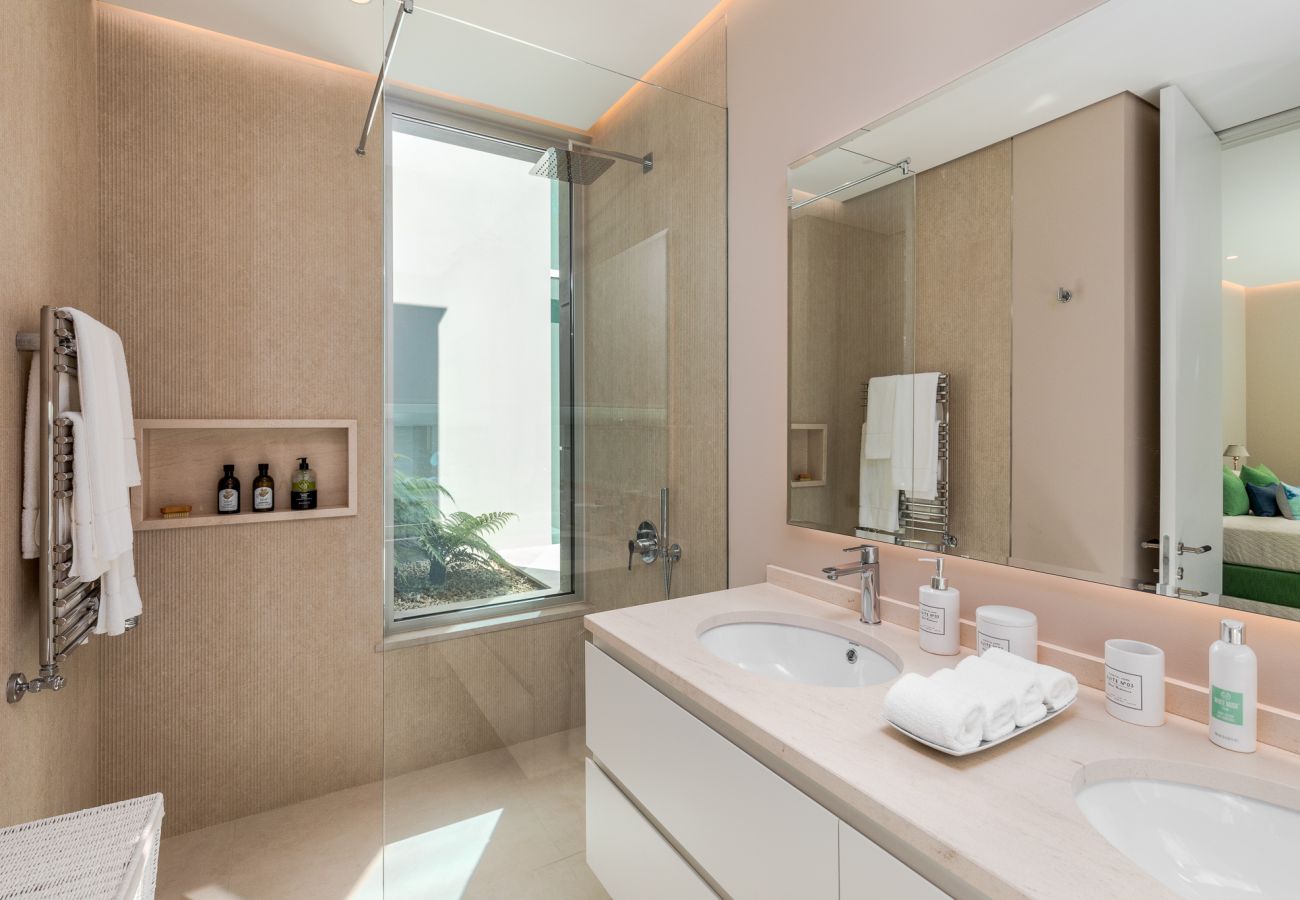 Villa in Almancil - Contemporary Skyline Villa