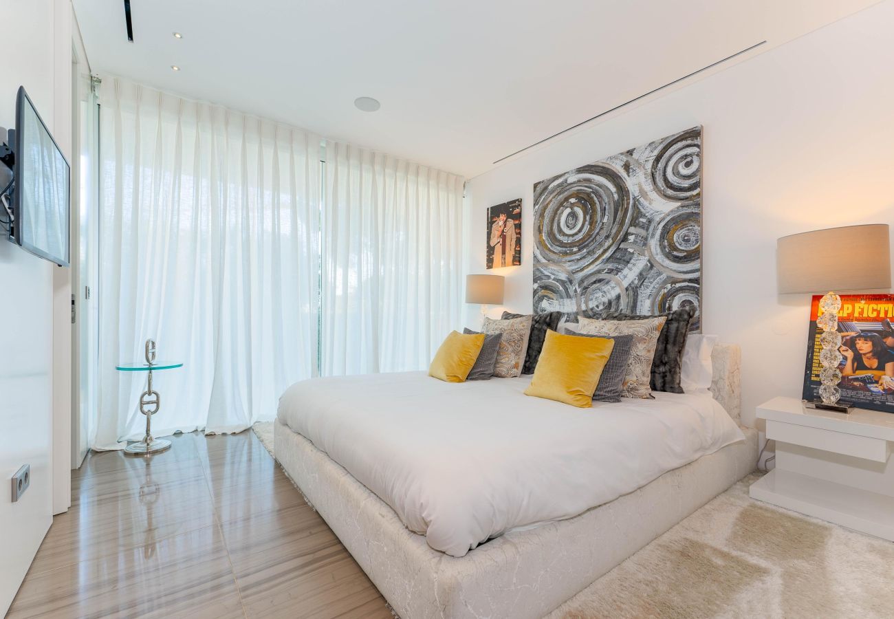 Villa in Almancil - The Lakeside Manor