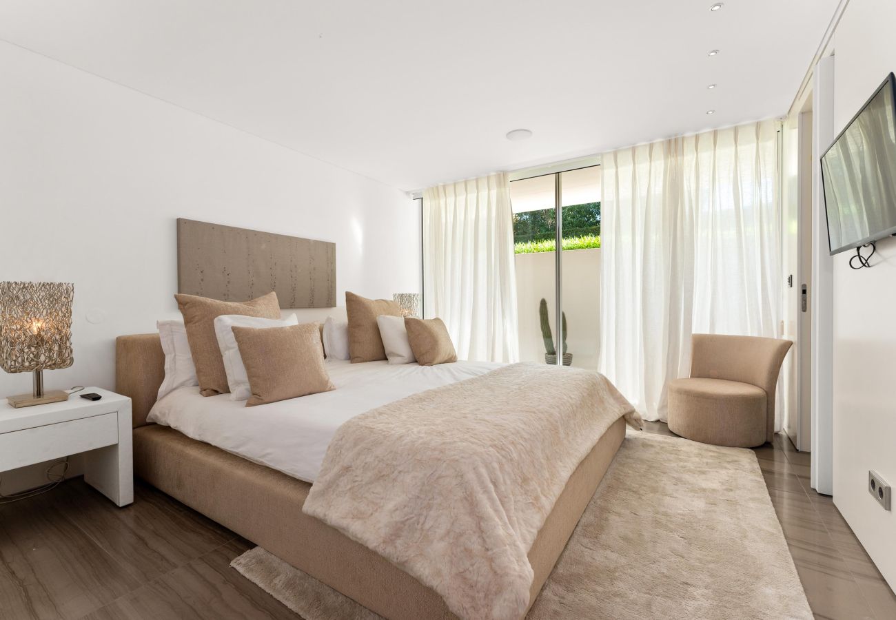 Villa in Almancil - The Lakeside Manor