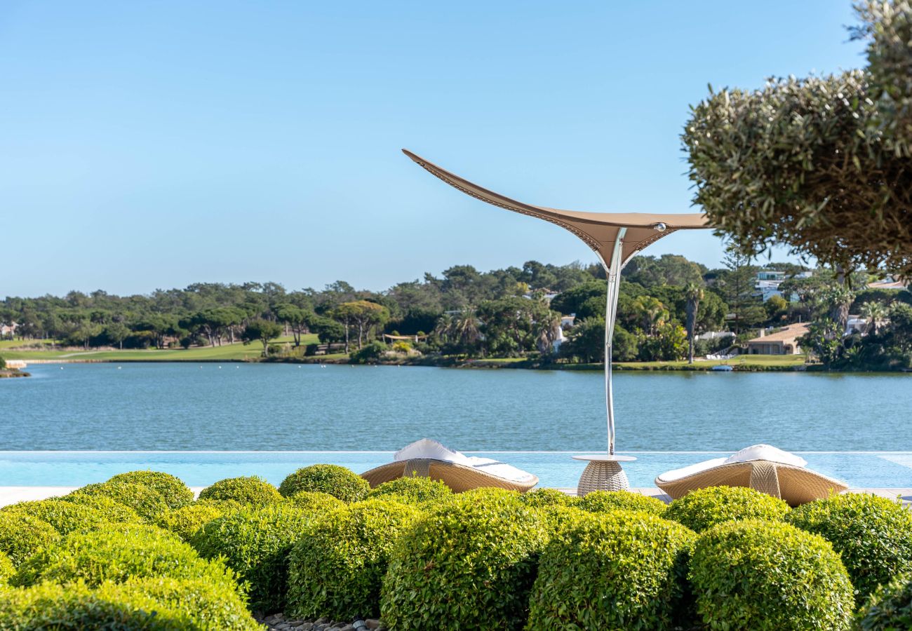 Villa in Almancil - The Lakeside Manor