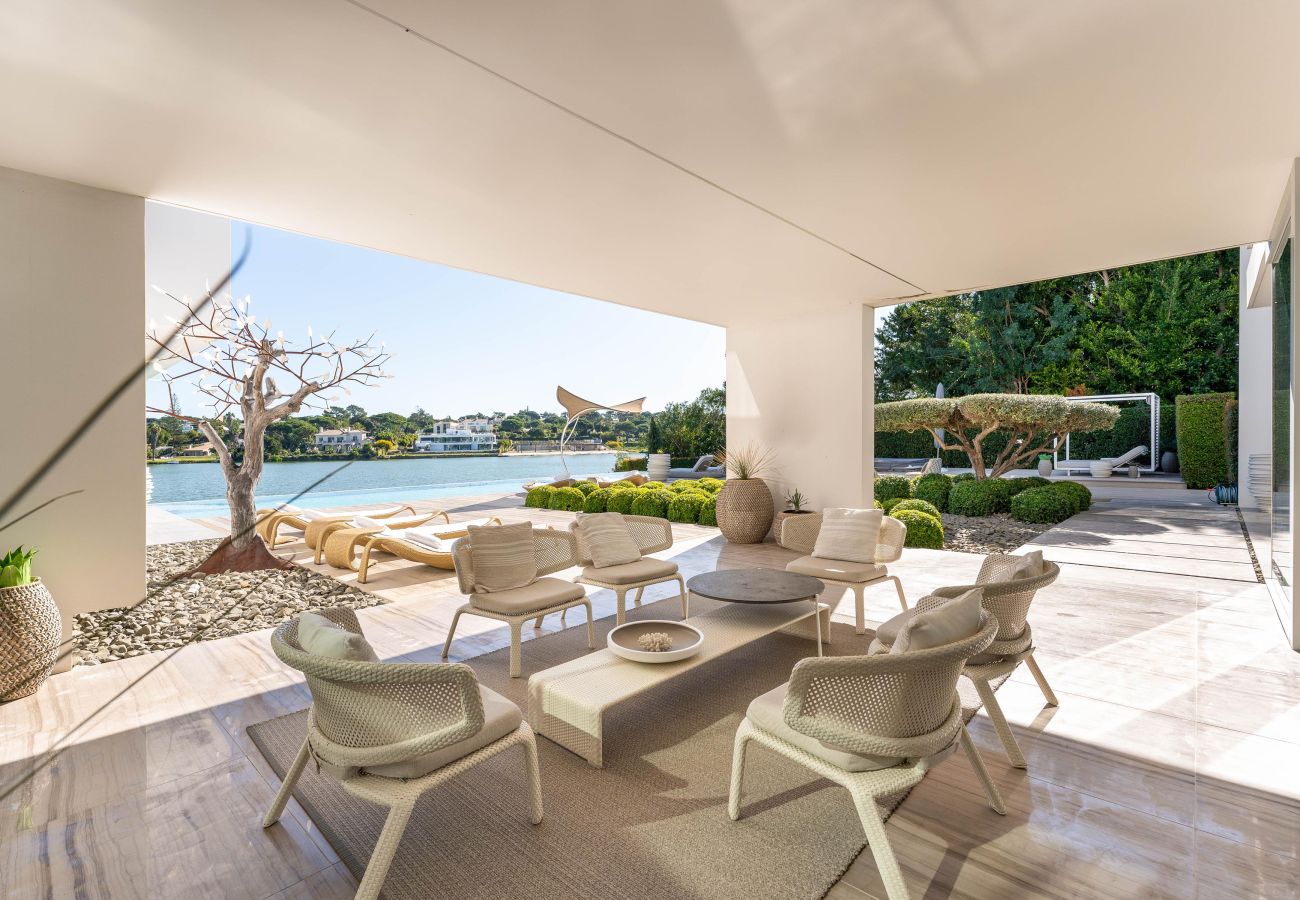 Villa in Almancil - The Lakeside Manor