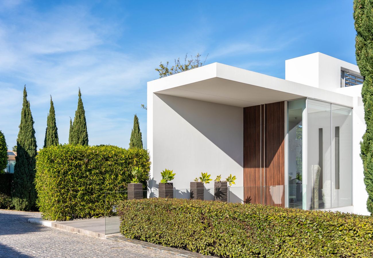 Villa in Almancil - The Lakeside Manor