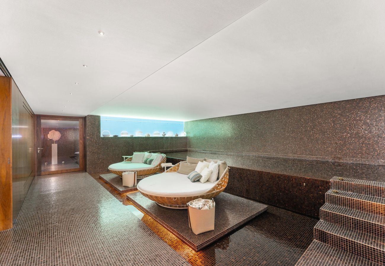 Villa in Almancil - The Lakeside Manor