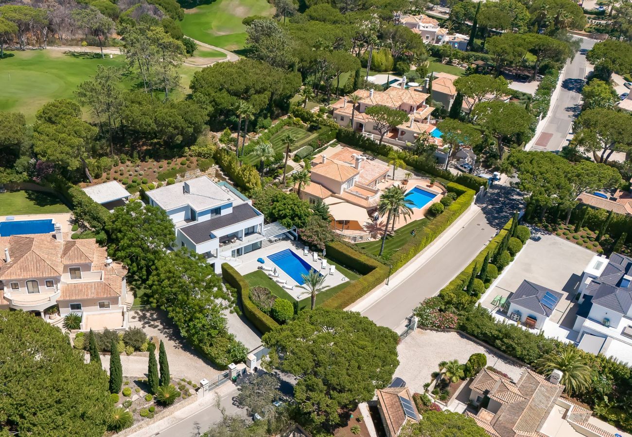 Villa in Quinta do Lago - Lago Poolside Manor