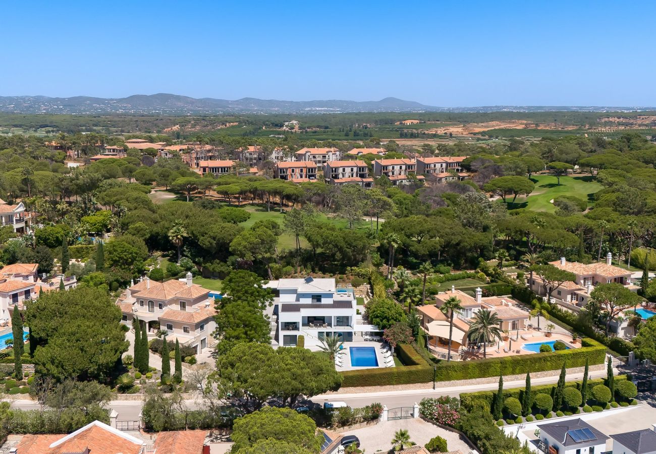 Villa in Quinta do Lago - Lago Poolside Manor