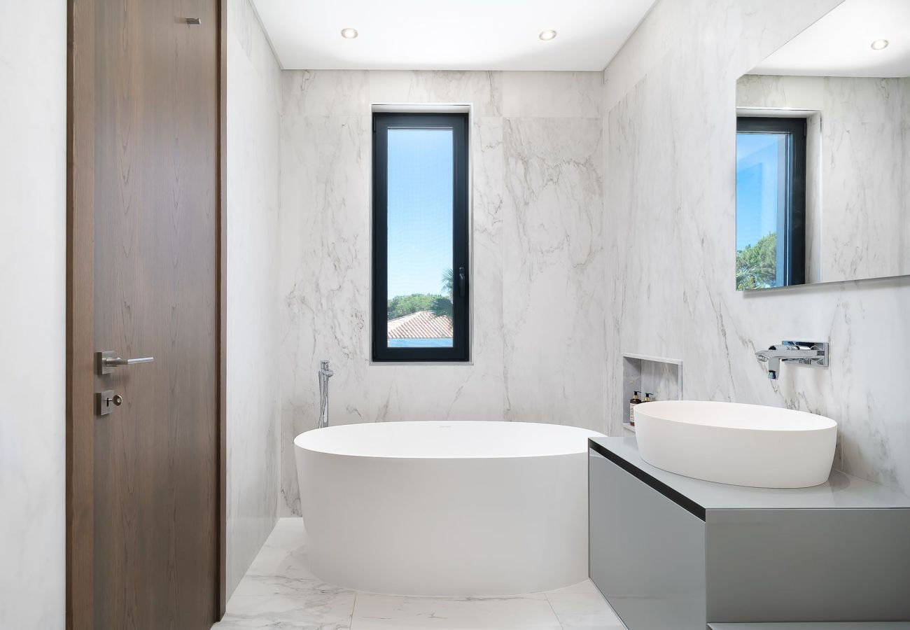 Villa in Quinta do Lago - Lago Poolside Manor
