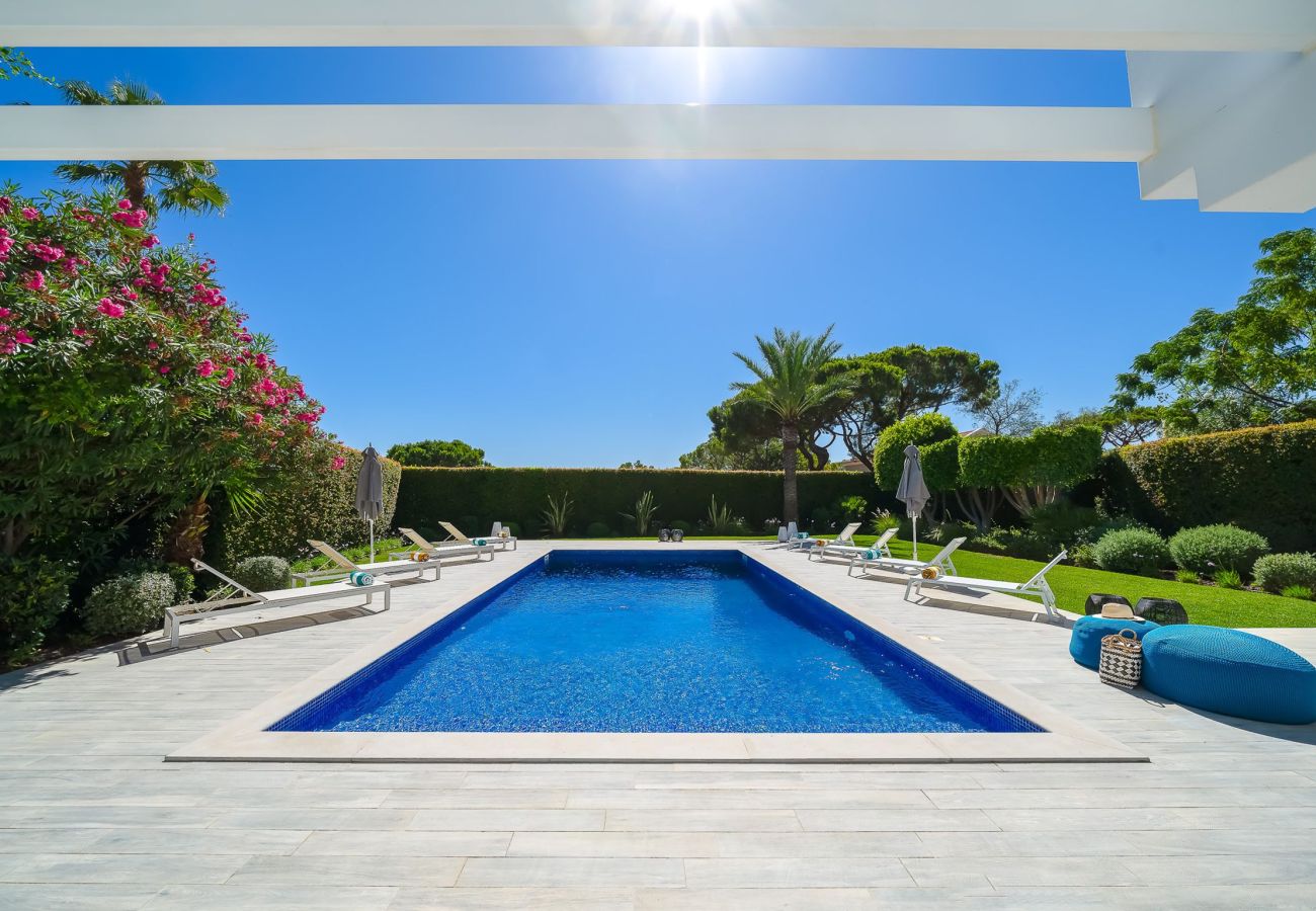 Villa in Quinta do Lago - Lago Poolside Manor