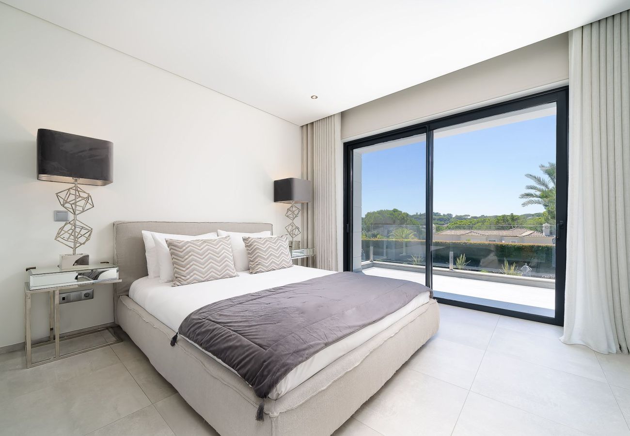 Villa in Quinta do Lago - Lago Poolside Manor