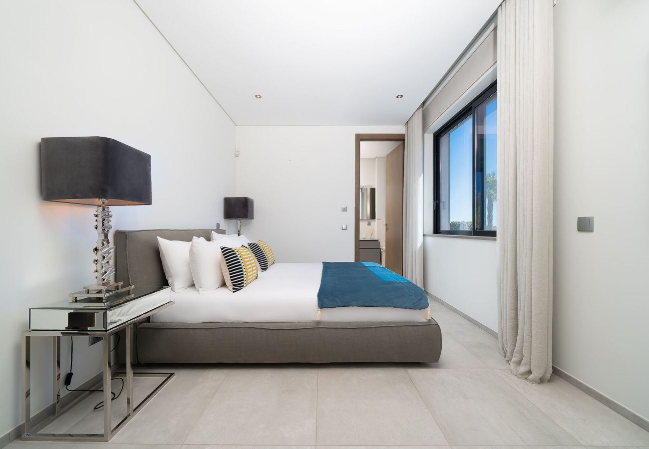 Villa in Quinta do Lago - Lago Poolside Manor