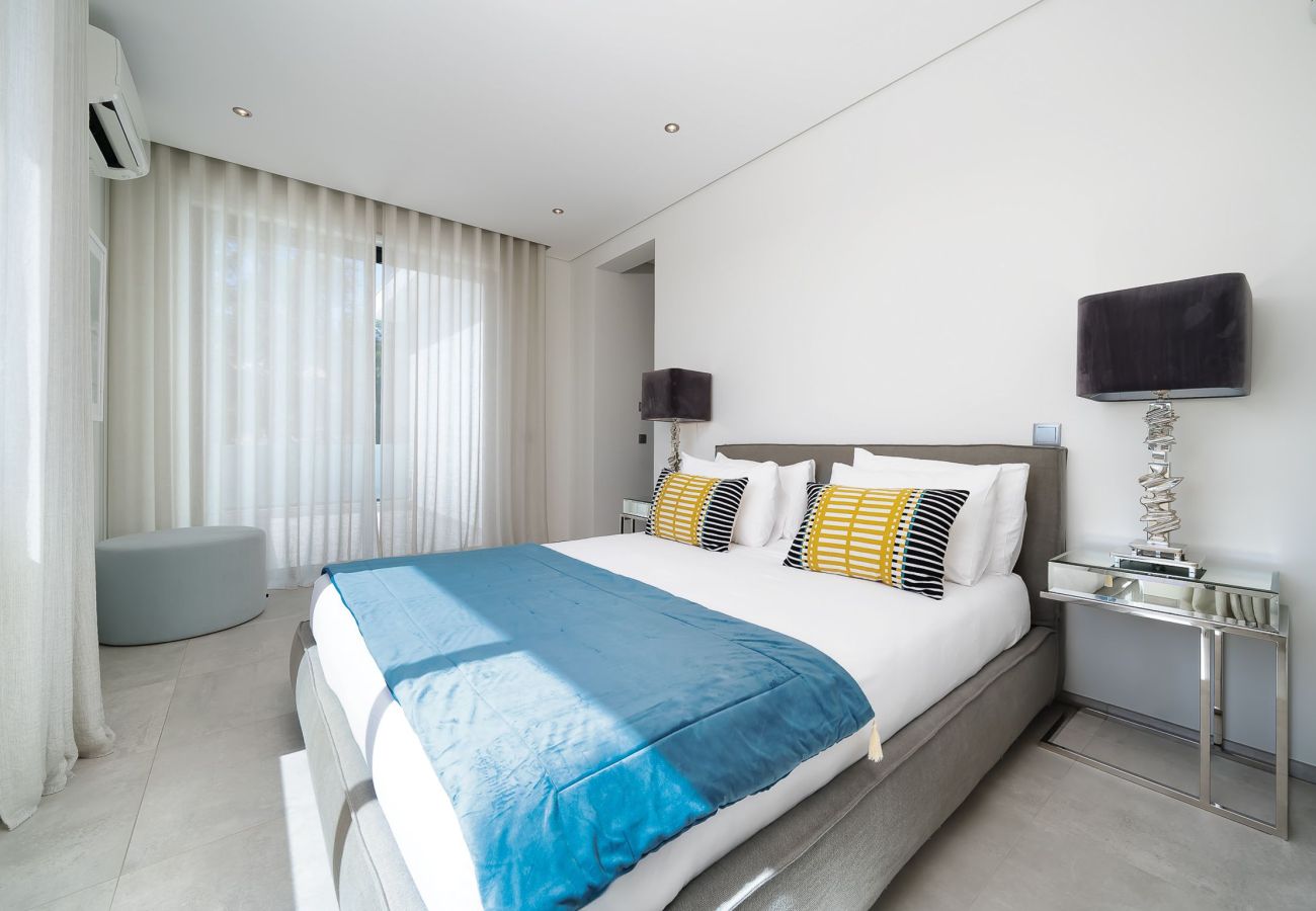 Villa in Quinta do Lago - Lago Poolside Manor