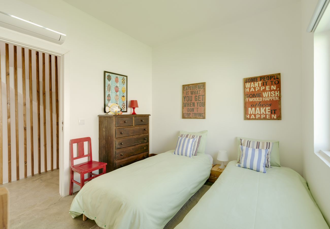 Villa in Colares - The Red House