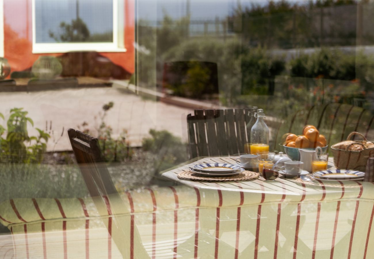 Villa in Colares - The Red House