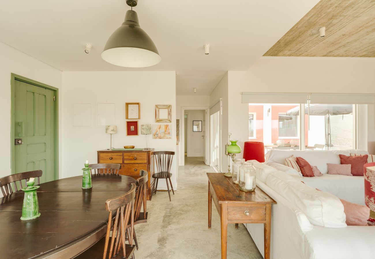 Villa in Colares - The Red House