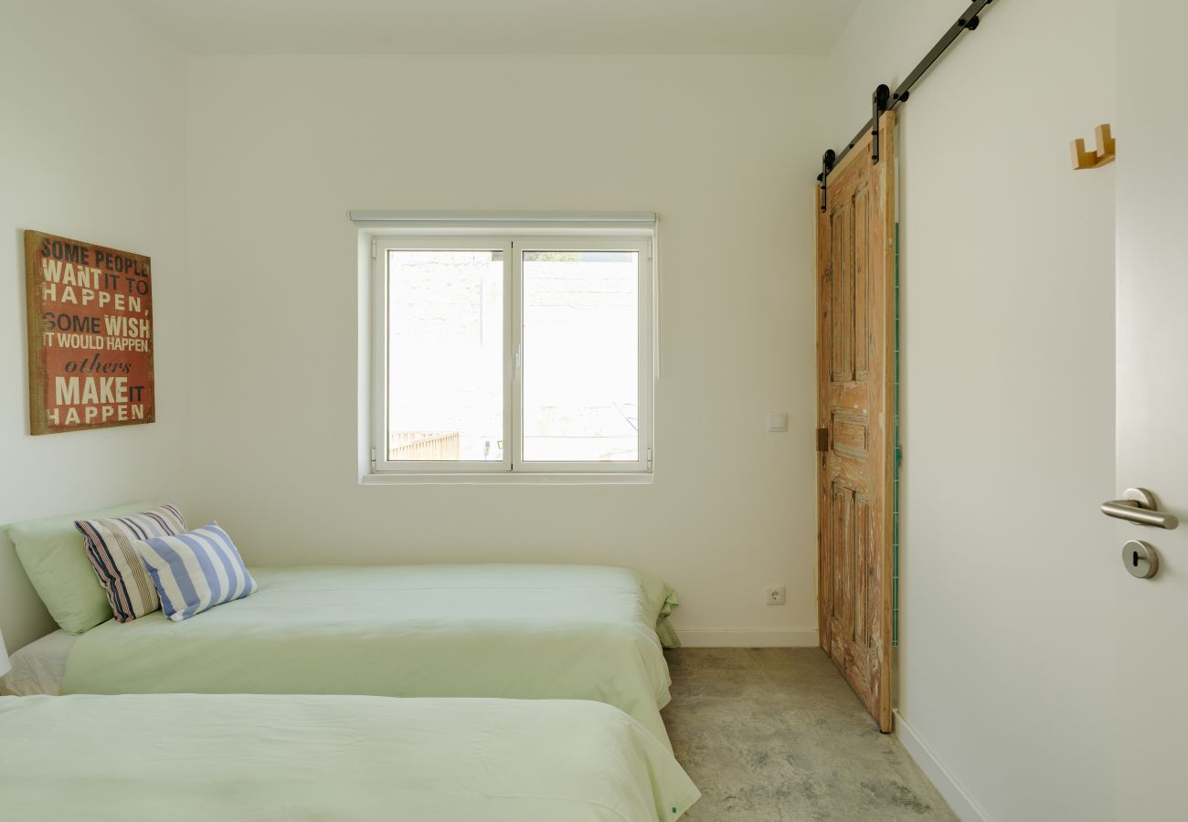 Villa in Colares - The Red House